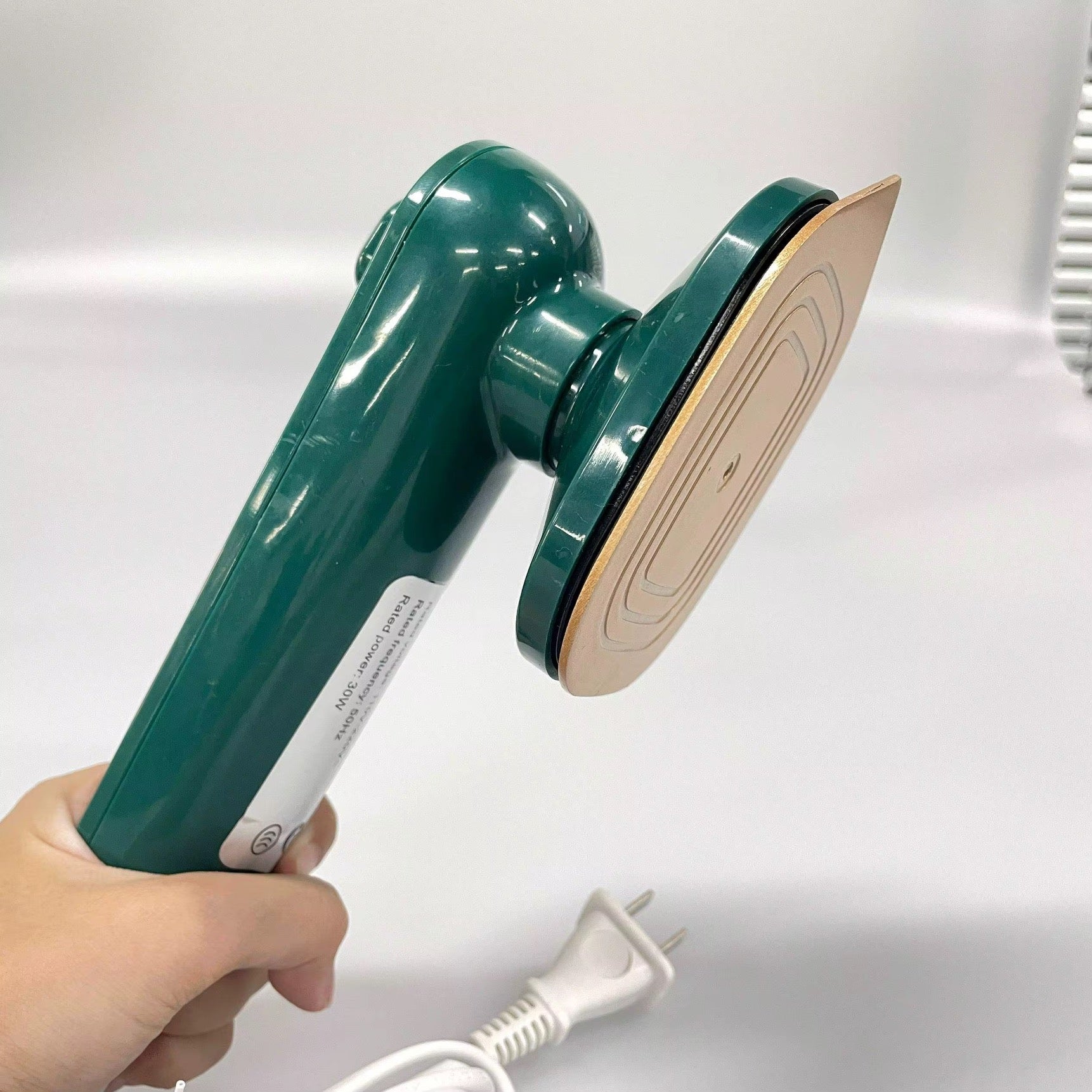 Mini Fer à repasser donne  vos vêtements une seconde chance avec mini fer repasser portable